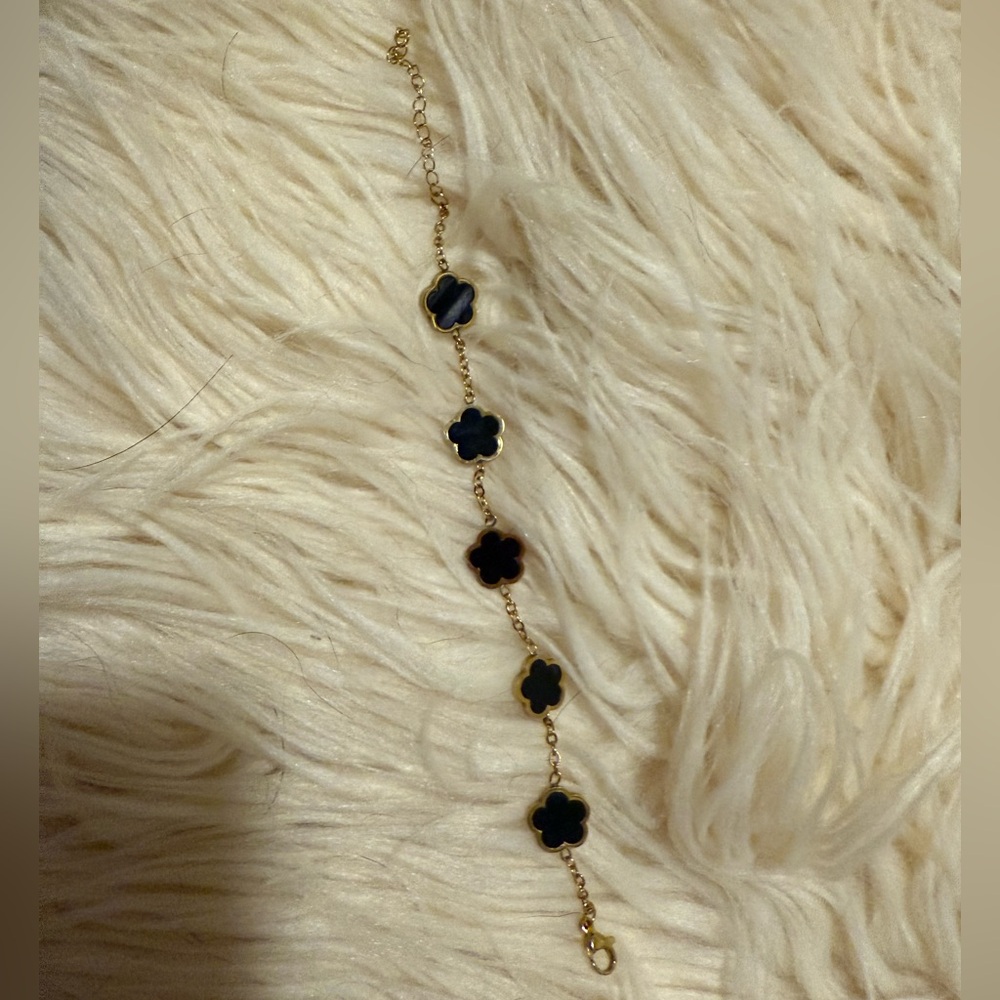 Flower Design Bracelet black and gold